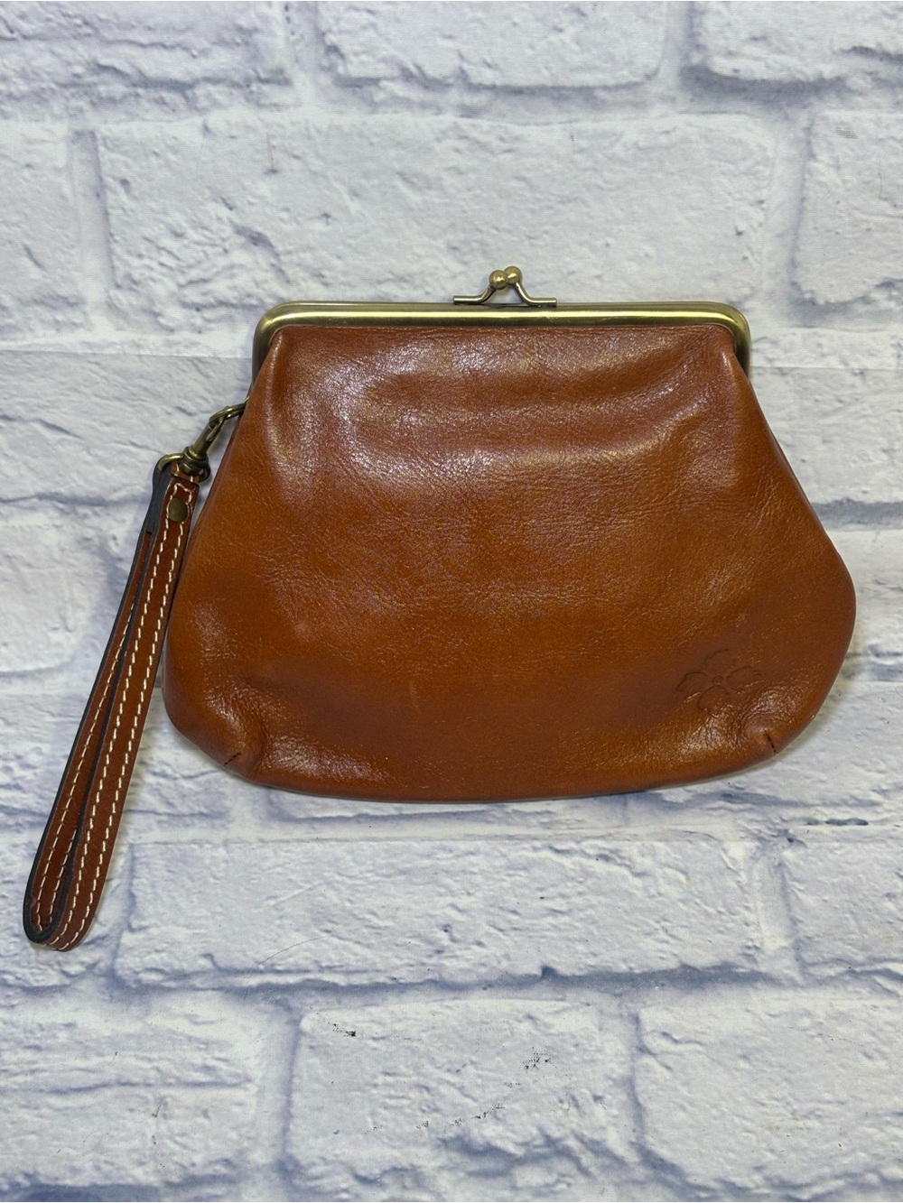 Patricia Nash Savena Kiss-Lock Leather Wristlet Suede Interior Detachable Strap